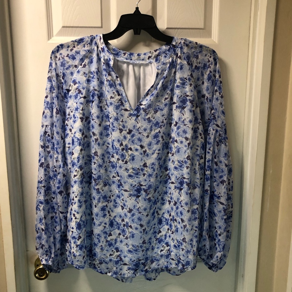 BRAND NEW
No brand woman’s top  2XL